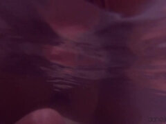 Cuarto de baño, Dormitorio, Morena, Hablar sucio, Tetas naturales, Orgasmo, Bragas, Ducha