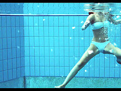 Bad, Bikini, Tschechisch, Pool, Öffentlich, Rasiert, Jungendliche (18+), Unter wasser