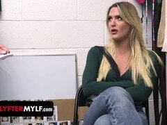 Américain, Britannique, Femme dominatrice, Branlette thaïlandaise, Hard, Bureau, Se déshabiller, Uniforme