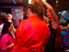 Blond, Dansen, Hardcore, Interraciaal, Orgie, Verlegen, Swinger, Nat