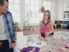 Blond, Keuken, Natuurlijke tieten, Tiener