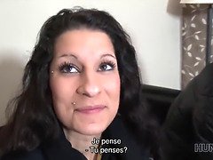 Cuckold watches how his GF squirts thanks to rich guy