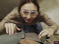 ブロンド, 眼鏡, 毛深い, 手コキする, キス, タトゥー, ティーン, オッパイの
