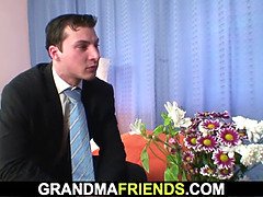 Blondine, Geile alte tussi, Kehlenfick, Oma, Reif, Mutti, Stiefmutter, Flotter dreier