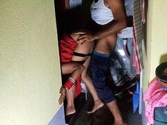 18, デカ尻, カップル, 自家製, インド人, なめる, 小柄, オマンコ