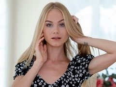Язык в попке, Пальцем, Поцелуи, Мастурбация, Трусики, Киски, Бритые, Стриптизерша