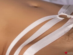 Tetas grandes, Penetracion con dedos, Lesbiana, Natural, Tetas naturales, Coño, Afeitado, Tetas