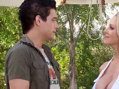 Бикини, Хд, Бассейн