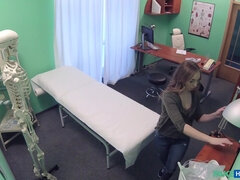 Leie, Blasen, Handjob, Lecken, Masturbation, Arsch lecken, Weibliche ejakulation, Uniform