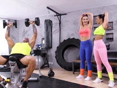 18, デカ尻, イマラチオ, Hd, なめる, おもらし, ティーン, 三人