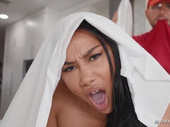 Ebony booty babe Jennifer Exxotic horny massage sex video