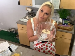 Blond, Rondborstig, Hondjeshouding, Handbeurt, Moeder die ik wil neuken, Gezichtspunt, Geschoren, Tieten likken