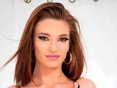 Anal, Sucer une bite, En levrette, Doigter, Branlette thaïlandaise, Rousse roux, Dénudage, Nénés