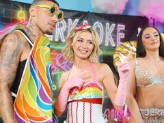 Большая жопа, Блондинки, Минет, Собачьи, Секс без цензуры, Натуральные сиськи, Короткая стрижка, Сиськи