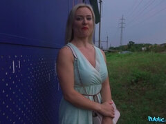 Lieveling, Grote mammen, Pijpbeurt, Rondborstig, Mollig, Rijden, Tieten likken, Trein