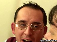 デカパイ, 巨乳な, チェコ, 熟年, 母, ハメ撮り, 馬乗り, 三人