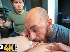 Blondine, Vollbusig, Betrug, Gehörnter ehemann, Papi, Hd, Hotel, Rasiert