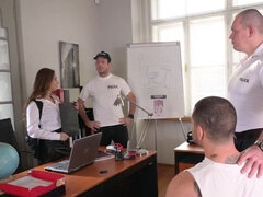 美女, デカチン, フェラチオ, 茶髪の, 手コキする, 下着, ストッキング, フェラする