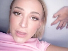 Blond, Condoom, Hondjeshouding, Geld, Kort haar, Mager, Tiener, Tieten likken