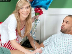 Gros cul, Grosse bite, Blonde, Sucer une bite, En levrette, Seins naturels, Chatte, Rasée