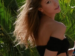 Nana, Plantureuse, Européenne, Seins naturels, De plein air, Chatte, Softcore, Solo