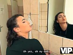 Belleza, Morena, Engañando, Hd, Tetas naturales, Pov, Inodoro, Esposa