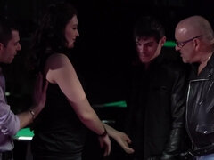 Анальный секс, Минет, Брюнетки, Семяизвержение, Двойное проникновение, Групповуха, Ласковые ручки, Глотающие