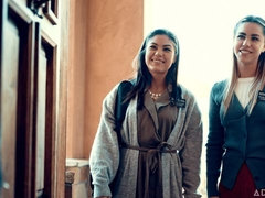 Жопа, Брюнетки, Пальцем, Межрасовый секс, Лесбиянка, Мастурбация, Натуральные сиськи, Киски