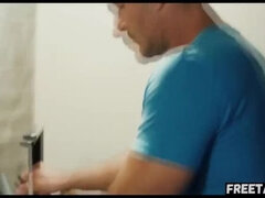 Verga grande, Rubia, Corrida, Familia, Tetas naturales, Realidad, Tabú, Adolescente