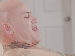 Спальня, Минет, Измена, Джинсы, Натуральные сиськи, Пирсинг, Киски, Бритые