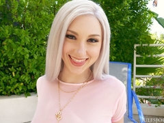 Gros seins, Blonde, Sucer une bite, Mignonne, Doigter, Branlette thaïlandaise, Rasée, Adolescente