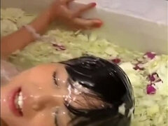 Asiatisch, Tussi, Braunhaarige, Viele männer bespritzen eine frau, Japanische massage