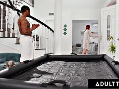 Grosse titten, Handjob, Hd, Massage, Milf, Realität, Überraschung, Flotter dreier