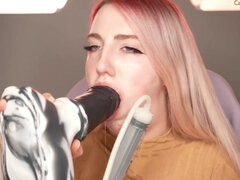 Enthousiasteling, Grote kont, Grote mammen, Blond, Diep in de keel, Seksspeelgoed, Natuurlijke tieten, Tieten likken