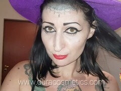 Enthousiasteling, Harig, Italiaans, Masturbatie, Moeder die ik wil neuken, Orgasme, Kut duiken, Tatoeage