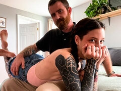 Sucer une bite, Brunette brune, En levrette, Branlette thaïlandaise, Tatouage, Adolescente, Nénés, Mouillée