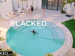 Grosse bite, Gros seins, Sucer une bite, Couple, En levrette, Interracial, Réalité, Rousse roux