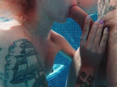 Blonde, Sucer une bite, Piscine, Maigrichonne, Nénés