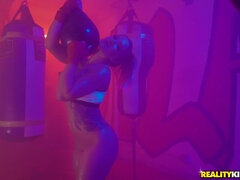 Cul, Cul à la bouche, Gros seins, Face assise, Bâillonner, Piercing, Chatte, Fessée