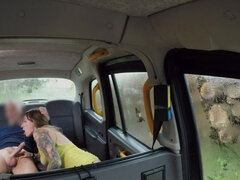 Tussi, Grosse titten, Schlampe, Blasen, Braunhaarige, Besamung, Hd, Tätowierung