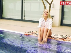 Rubia, Erótico, Europeo, Hd, Masturbación, Orgasmo, Piscina, Apretado