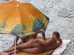 Amateur, Plage, Sucer une bite, Compilation, Nue, Nudiste, Public, Espionne