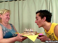 Grote mammen, Blond, Oudere vrouw, Masturbatie, Rijpe lesbienne, Moeder die ik wil neuken, Moeder, Stiefmoeder
