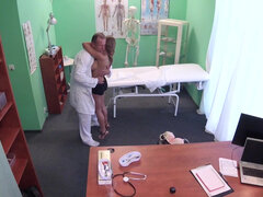 素人, フェラチオ, 医者, なめる, 看護婦, オフィス, ロシア人, ユニフォーム