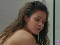 69, Lécher le cul, Nana, Brunette brune, Lesbienne, De plein air, Piscine, Douche