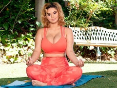 素人, ぽっちゃり, デカ尻, 下着, アウトドア, ショートヘア, 一人, ストリッピング