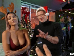 Faciale, Interracial, Embrassement, Fille latino, Seins naturels, De plein air, Fête, Tatouage