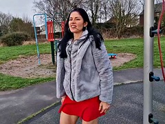 Enthousiasteling, Bruinharig, Naakt, Buiten, Openbaar, Alleen, Tieten likken
