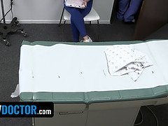 18 jaar, Blond, Arts, Sperma in gezicht, Handbeurt, Hd, Likken, Schreeuwen