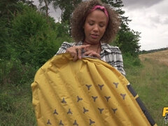 黒人, 茶髪の, 中出し, ヨーロピアン, 異人種間, 自然山雀, アウトドア, オッパイの